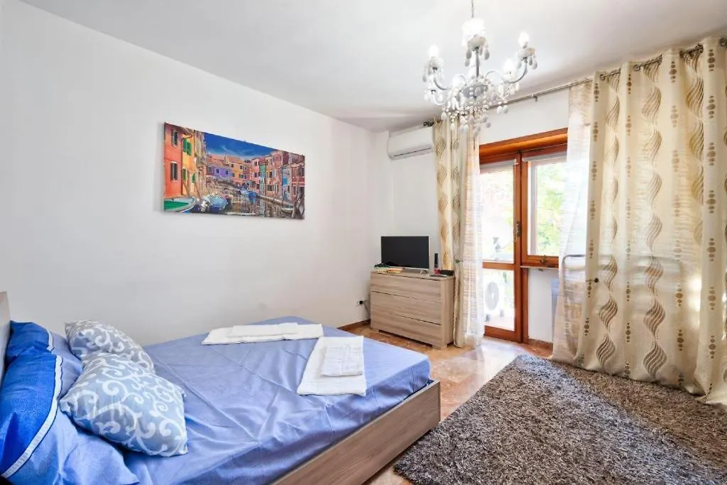 Venice City Residence - With Private Room & Bathroom, Ac & Tv contacts